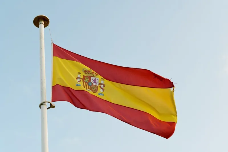 España recibe un récord de 794 Banderas Azules y destaca en playas