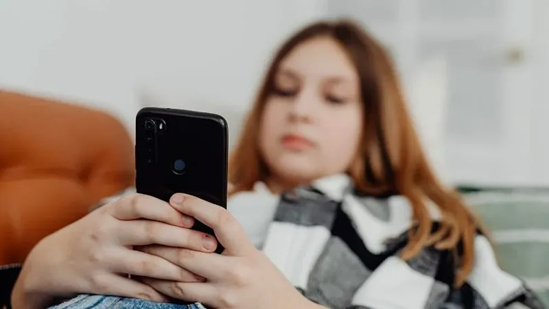Australia advierte a redes sociales sobre la protección de menores de 16 años