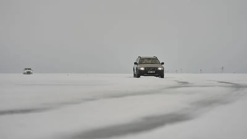Estonia Inaugura una Carretera de Hielo sobre el Mar Congelado