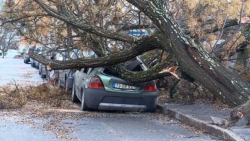 La tormenta Kristin causa 2 muertes en Portugal