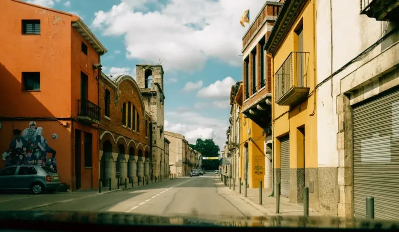 España regulariza a medio millón de inmigrantes: Impacto en el país y Europa