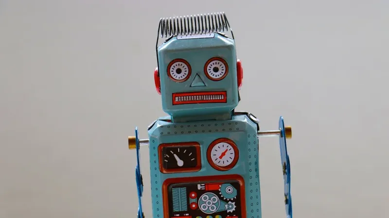 Monjes robots en un festival budista