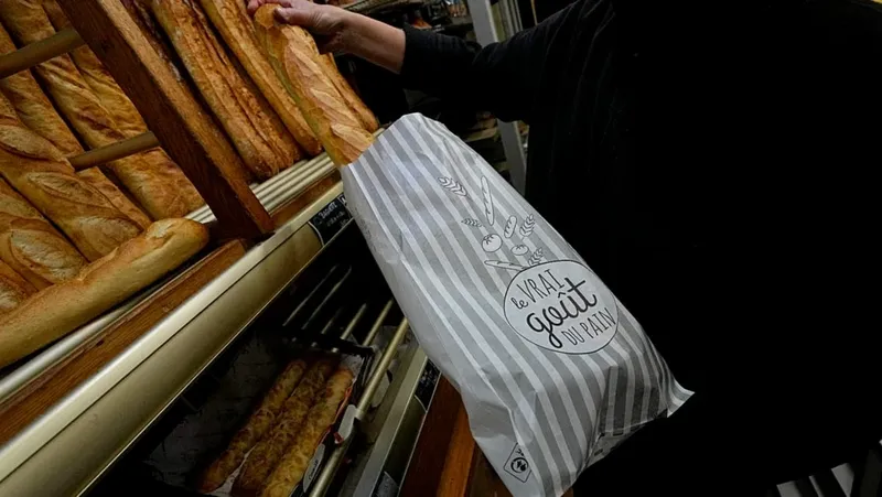 El pequeño comercio apoya la ley para trabajar el 1 de mayo en Francia