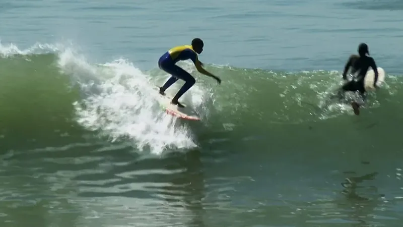 Escuela de Surf en Dakar: Devolviendo la Esperanza a las Niñas
