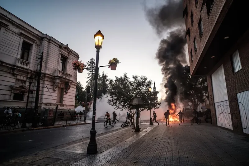 Incendio en el Monte Faeta: 3.000 evacuados por el fuego descontrolado
