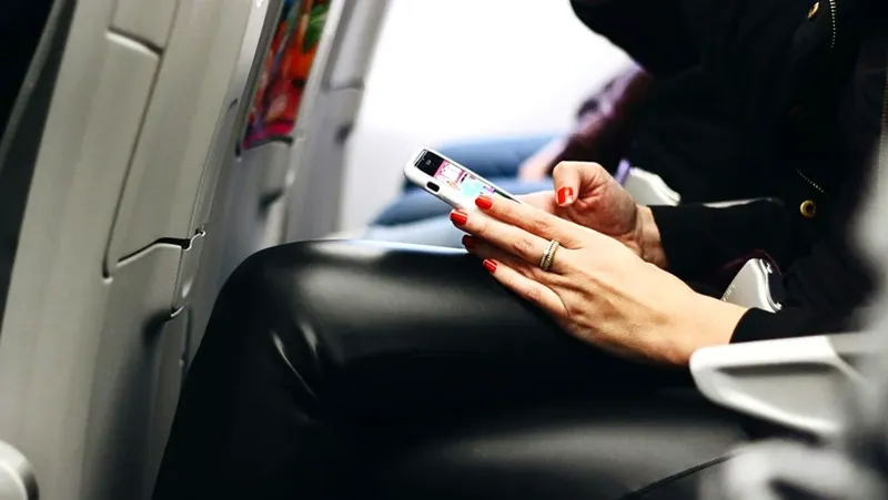 ¿Deberían permitirse las llamadas telefónicas en los aviones?