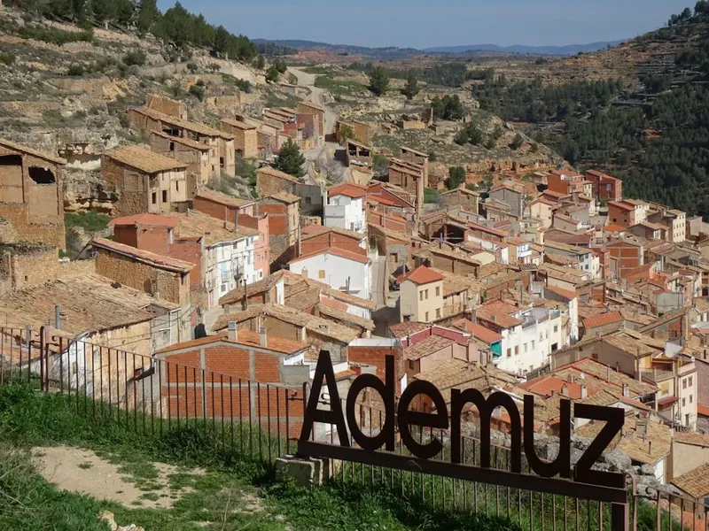 La Frágil Tensión en el Estrecho de Ormuz: Bloqueo Estadounidense y Esperanzas de Diálogo