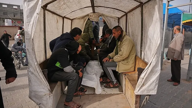 Mueren 12 personas en Gaza por ataques israelíes