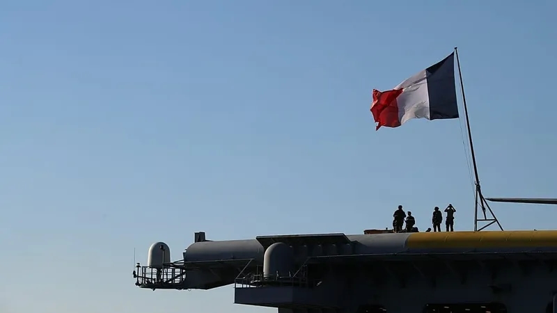 La Armada francesa interviene un barco ruso en el Mediterráneo