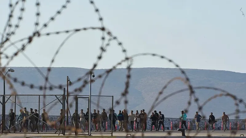 El PPE apoya nueva ley de deportaciones en la UE