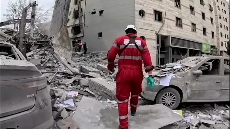 Irán muestra rescate tras ataques de EE.UU. en Teherán
