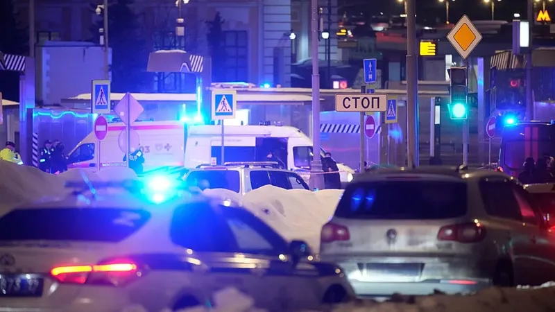 Trágico atentado en Moscú deja un policía muerto y dos heridos
