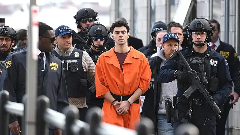 Un hombre intenta liberar a un prisionero haciéndose pasar por agente del FBI