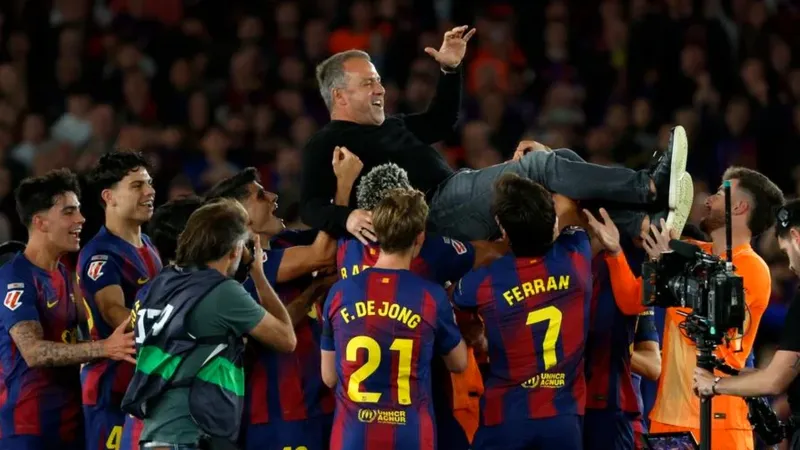 Hansi Flick celebra un momento especial con el FC Barcelona