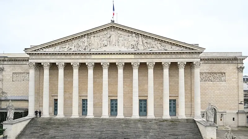 La Asamblea Nacional de Francia elimina el 'deber conyugal'