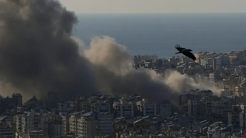 Israel Ataca Teherán y Líbano en un Conflicto Creciente