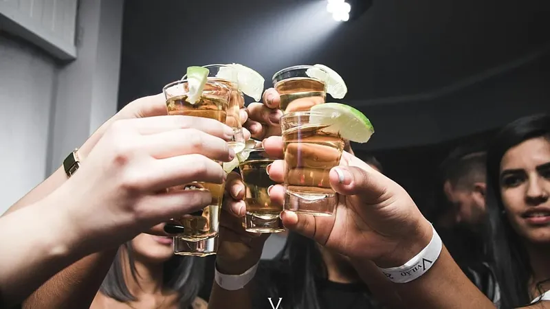 Tequila, Whisky y Vino: Cómo Nuestras Bebidas Favoritas Afectan Nuestra Mentalidad