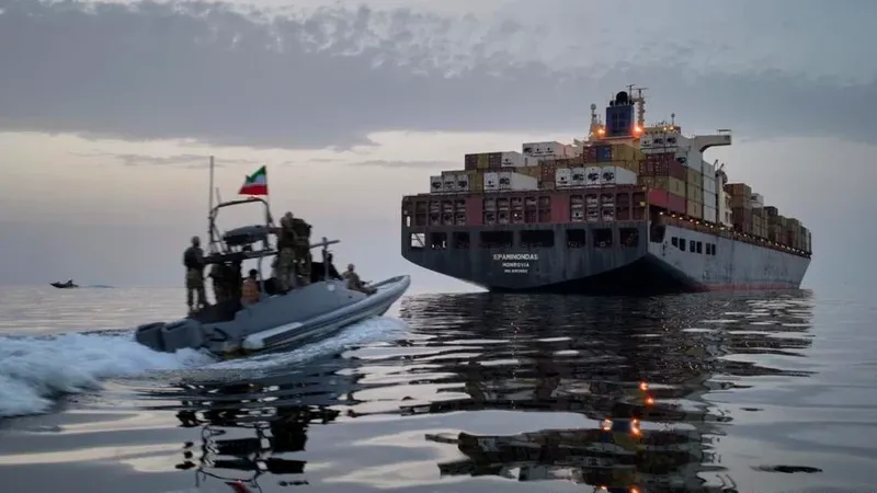 Estados Unidos Examina la Propuesta de Irán para la Reapertura del Estrecho de Ormuz