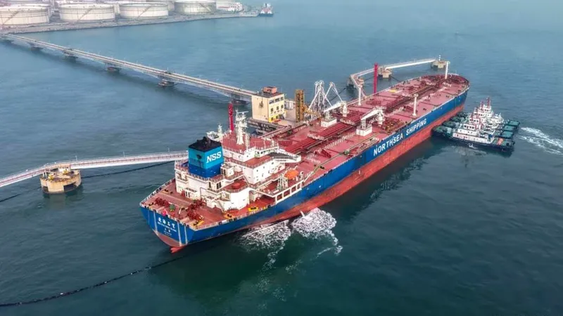 China rechaza sanciones de EE. UU. por petróleo iraní