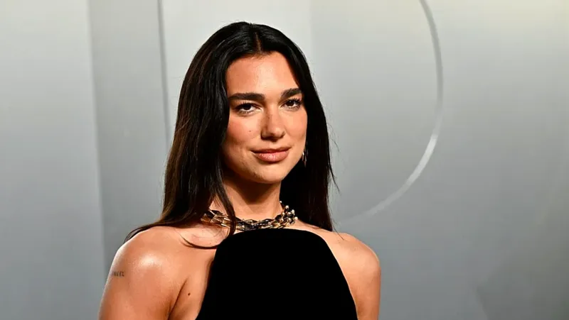 Dua Lipa demanda a Samsung por 15 millones de dólares