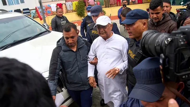 Nepal detiene a exlíderes por protestas mortales