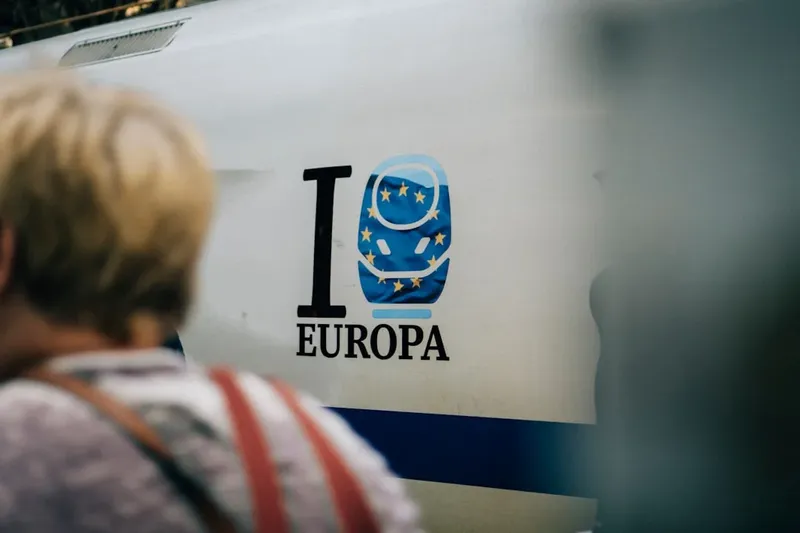 La UE apoya a Ucrania y enfría la crisis energética