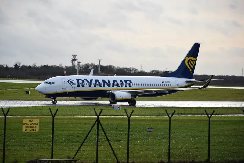 Ryanair Cierra su Base en Berlín, Considerado el Aeropuerto Más Problemático de Europa