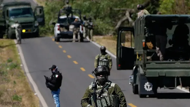 El Gobierno mexicano afirma tener el control tras los bloqueos y las muertes por el operativo contra 'El Mencho'