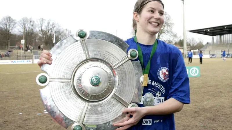 Marie-Louise Eta: Un Hito en la Bundesliga Masculina