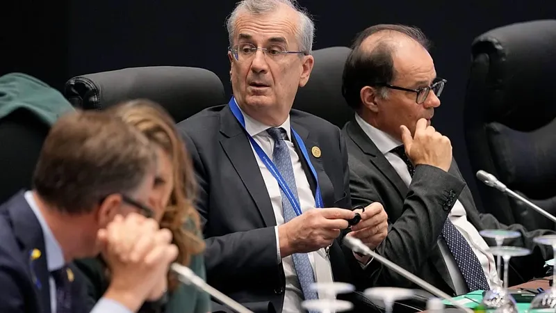 Dimisión del Gobernador del Banco de Francia para Elegir un Nuevo Liderazgo