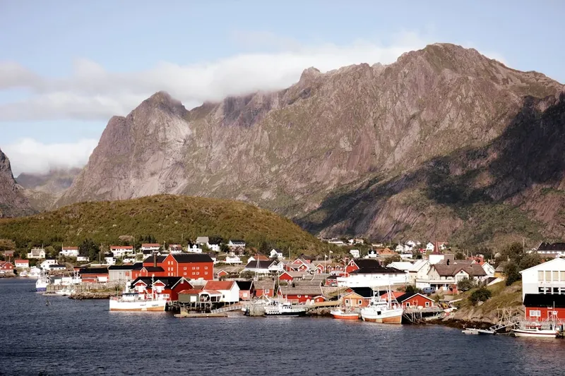 La Paradoja de Noruega: Riqueza Petrolera y Descarbonización