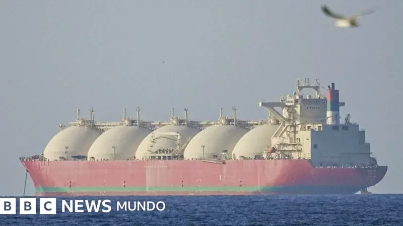 La Tregua en Riesgo: Irán Cierra el Estrecho de Ormuz y Acusa a EE.UU. e Israel