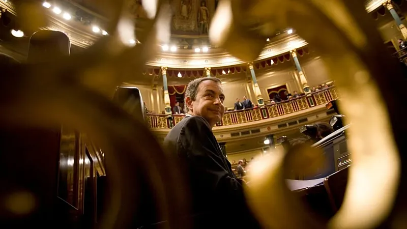 Zapatero rechaza acusaciones sobre el rescate de Plus Ultra y denuncia persecución política