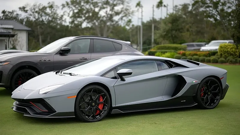 Lamborghini se enfoca en híbridos y cancela su primer superdeportivo eléctrico