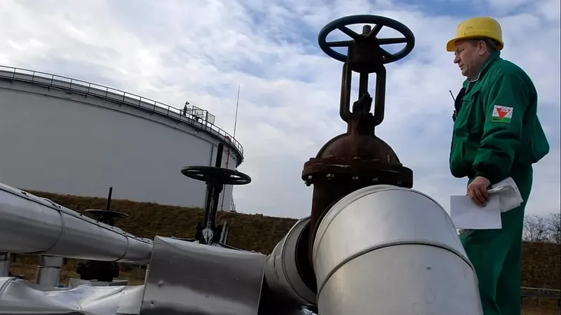 Hungría y Eslovaquia suspenden exportaciones de gasóleo a Ucrania