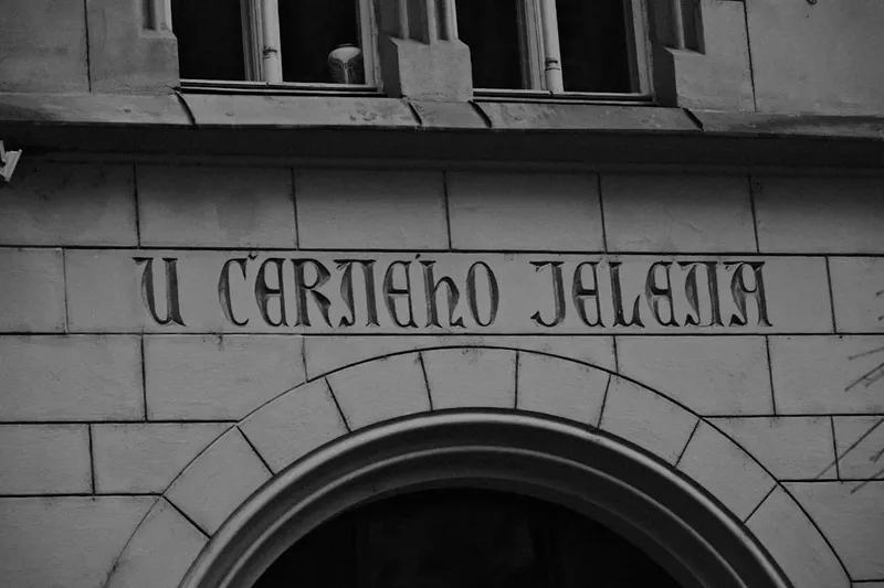 Cargos contra hombre armado en cena de periodistas