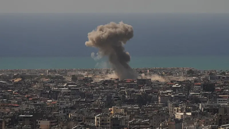 Israel ataca los suburbios del sur de Beirut: intensificación del conflicto en Líbano