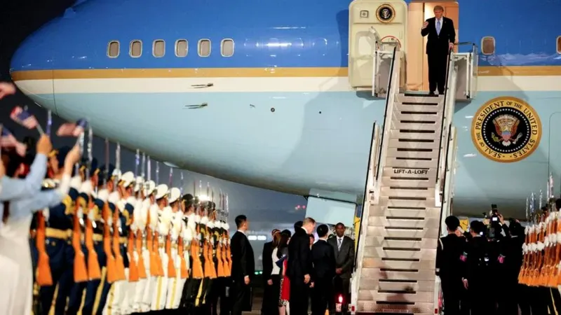 Donald Trump Regresa a Pekín: Una Visita Cargada de Expectativas y Desafíos
