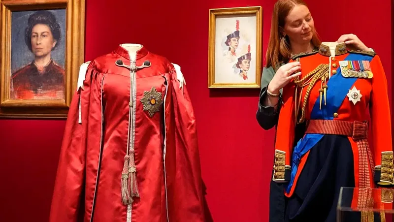 El Reino Unido Celebra el Estilo de la Reina Isabel II