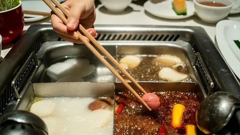 Un robot bailarín causa un descontrol en un restaurante