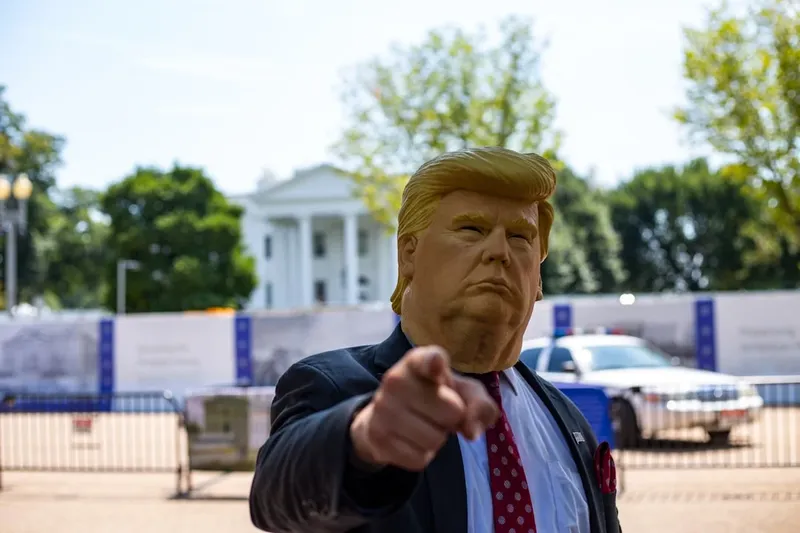 Trump da a la UE un plazo para aplicar el acuerdo comercial