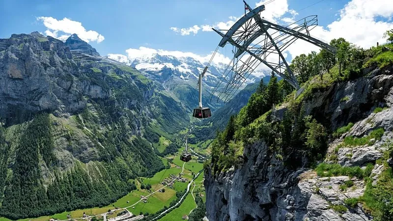 Los Teleféricos Más Singulares de Europa: Desde las Vistas de París Hasta las Cabinas Descubiertas de Suiza