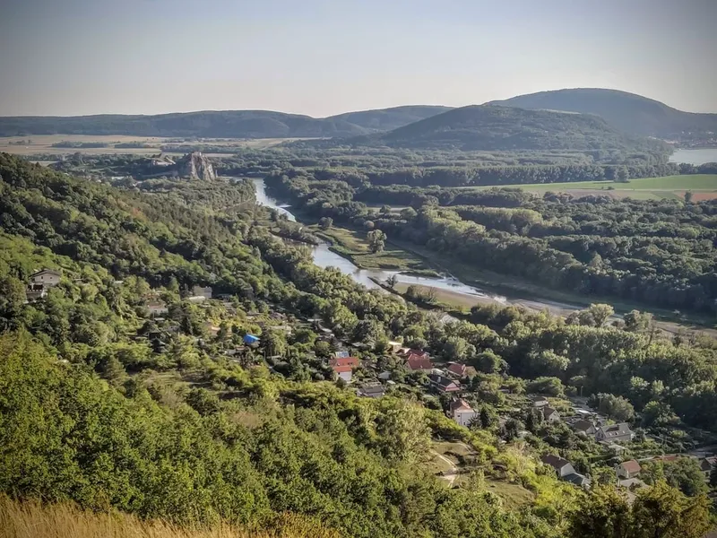 Elecciones Húngaras: Orbán y Magyar en un Momento Decisivo para el Futuro de Hungría