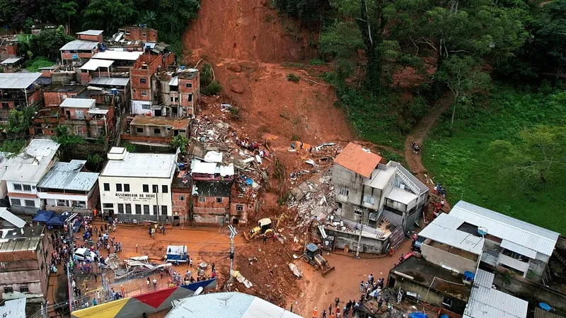 Aludes en Brasil: 43 personas desaparecidas tras lluvias fuertes