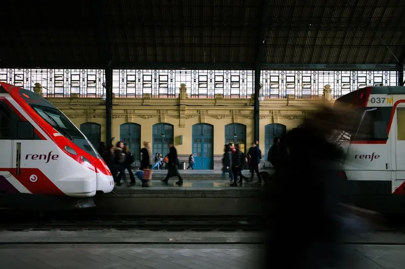Interrupción del Servicio de Cercanías en Madrid: Atocha en el Epicentro del Caos