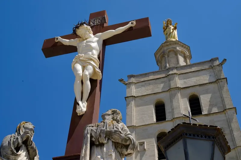 La ONU reemplaza un crucifijo en Líbano