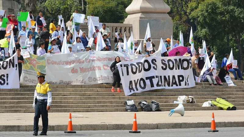 Activistas por la paz protegen a palestinos durante la marcha de Jerusalén