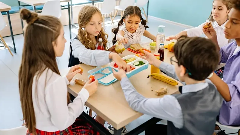 La OMS pide menús más sanos en los colegios