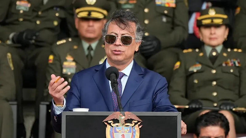 Gustavo Petro denuncia amenazas de bombardeos desde Ecuador