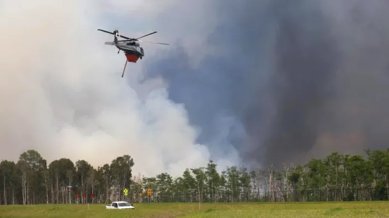 Incendio en Florida provoca evacuaciones masivas